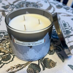 Bath & Body Works Cream and Black Marshmallow Fireside Candle